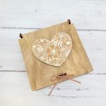 Táskaakasztó ajándékdobozban gravírozással