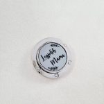 Táskaakasztó felirattal