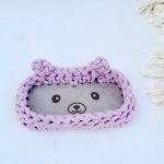 Horgolt maci szemüvegtartó